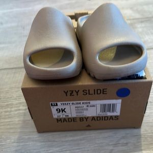 Yeezy Slides Pure